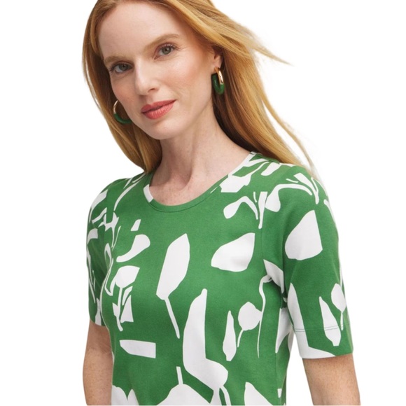 NWT Chico’s Green/White Abstract Everyday Elbow Sleeve Tee - Picture 2 of 7